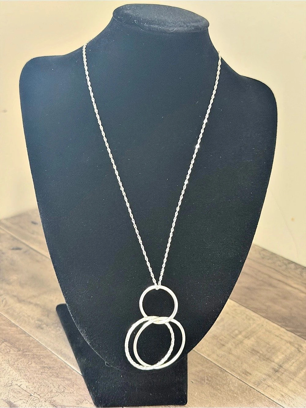 S925 Silver Tone Interlocking Circles Necklace Like New